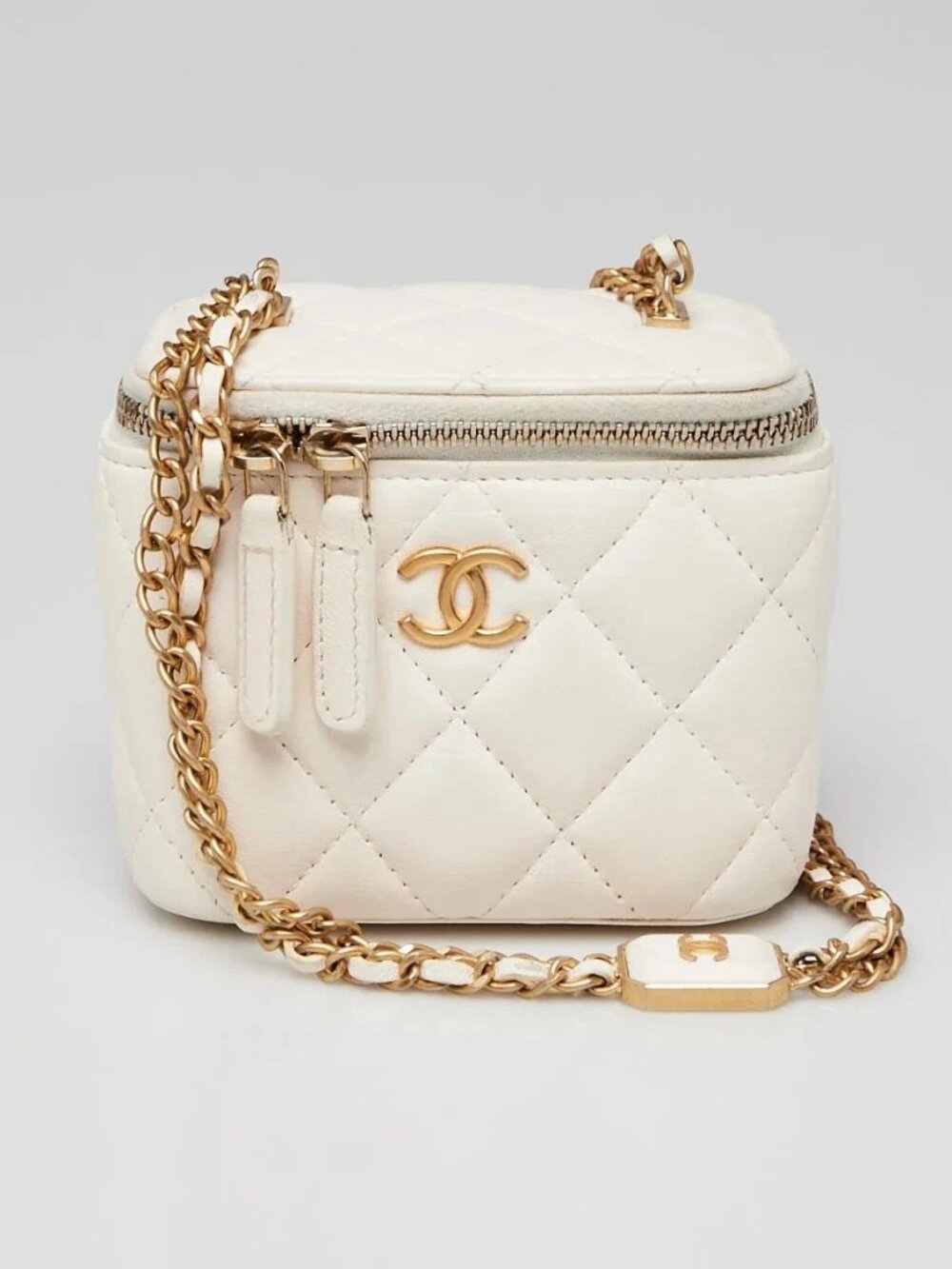 Chanel White Quilted Lambskin Mini Vanity Case With CC Chain Bag - Picture 2 of 12